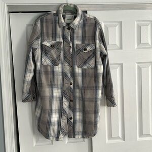 Aerie shacket, gray, white and coordinating shades of blue plaid.
